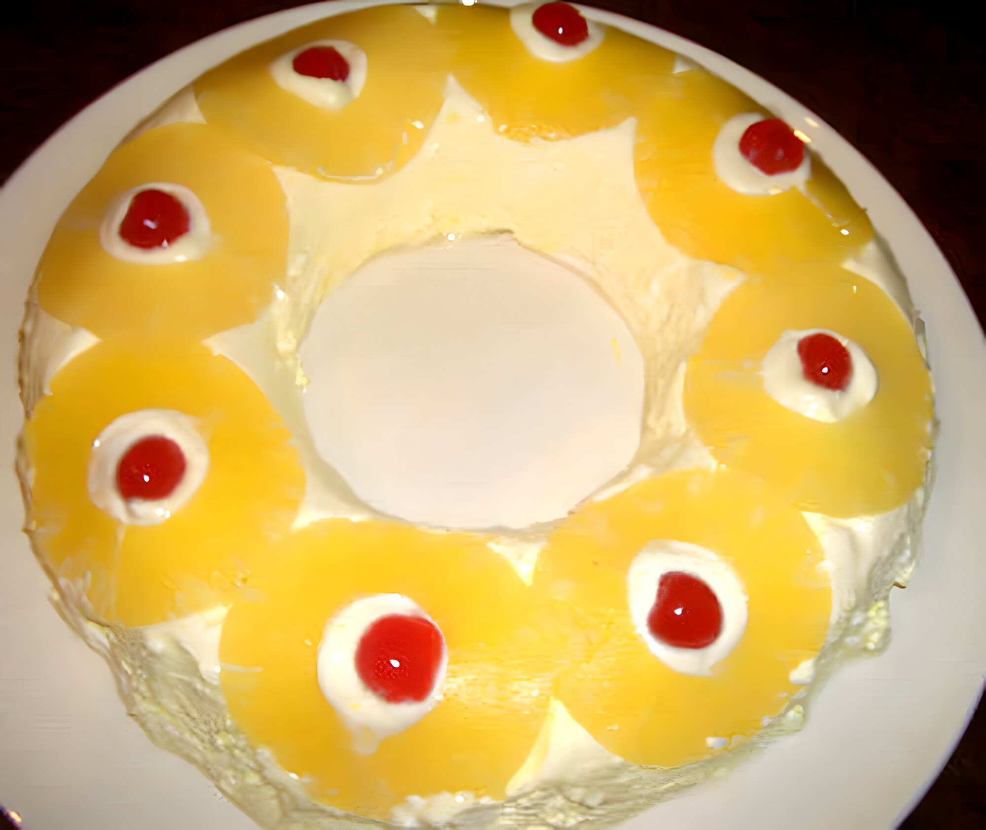 Torta rovesciata all'ananas a ciambella