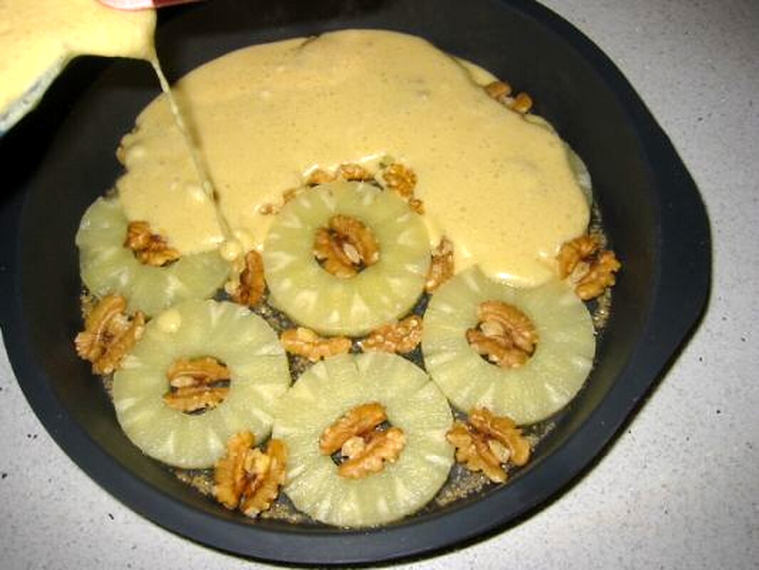 Preparazione torta rovesciata all'ananas
